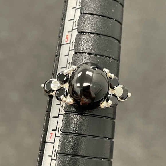 Natural AAA black spinel oval cabochon silver ring. Size 6.25 - Picture 6 of 9
